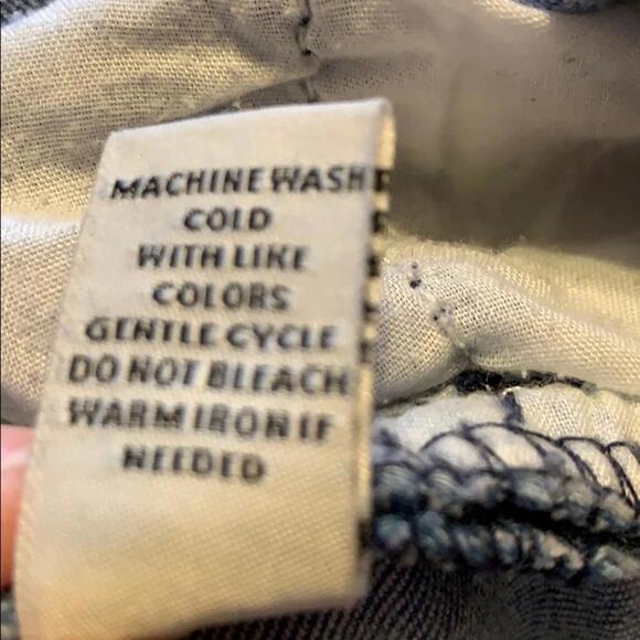 Refuge distressed overall shorts size 10 - Picture 8 of 9